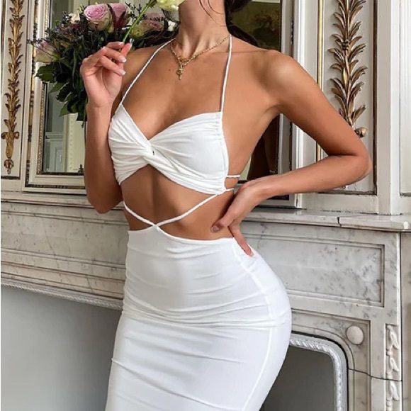 Dresses & Skirts - Elegant White Strappy Dress